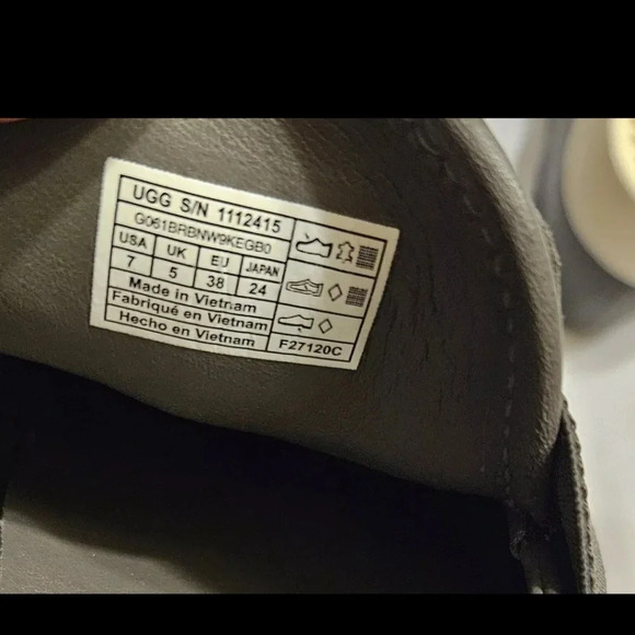 UGG Womens Comfort Loafers Size 7 Grey Leather White Sole Slip on Elastic Strap - Picture 6 of 7